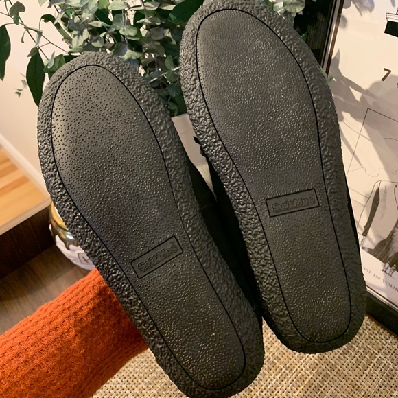 SoftMoc Black Moccasin - Picture 4 of 5